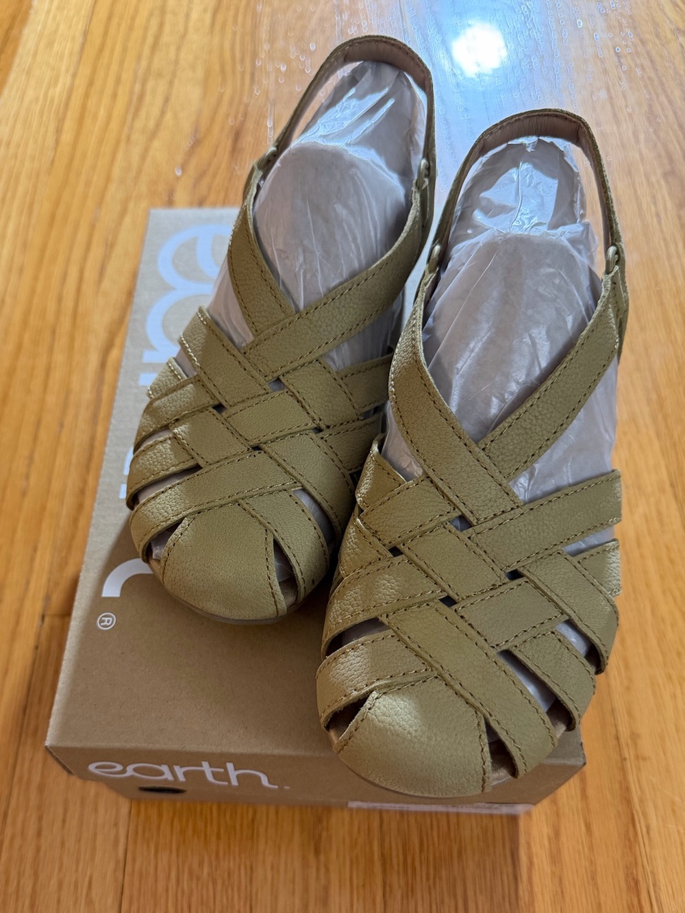 Earth Berri Light Green Woven Slingback Sandals Size 7